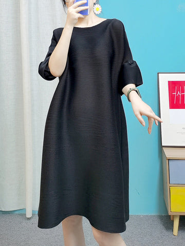 Elegante selección de vestidos midi de cuello redondo, color liso, plisados, con mangas acampanadas y corte A 