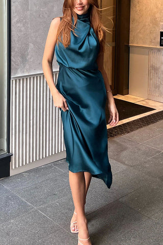 Perfectly Yours – Hochgeschlossenes, drapiertes Maxikleid aus Satin mit elastischer Taille 