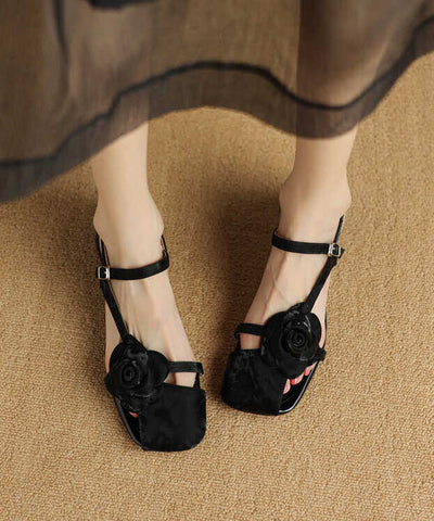 Sandalias gruesas con hebilla y flores huecas de seda sencillas 