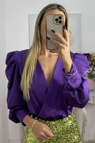 Perfectly Adored – Satinbluse mit überkreuztem Ausschnitt und Puffärmeln 