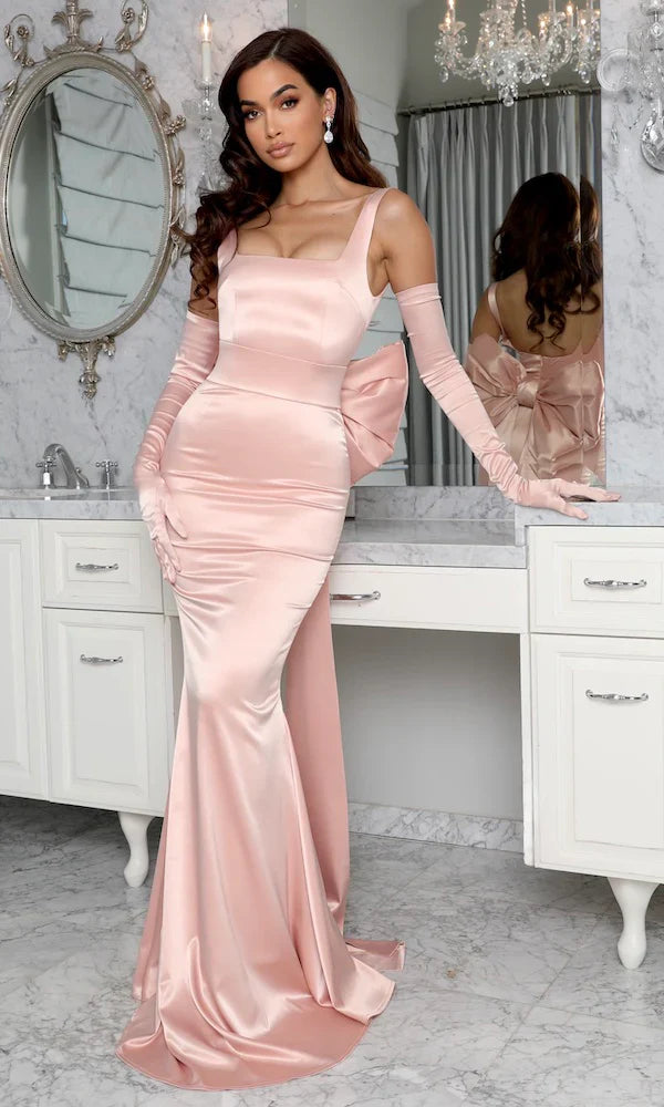 Vestido sirena de satén con lazo extra grande