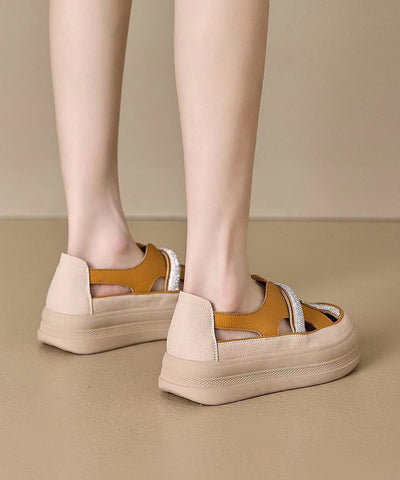 Sandalias casuales con plataforma hueca y empalme de circonitas amarillas 