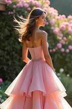Vestido de fiesta largo en línea A con volantes, color rosa y capas