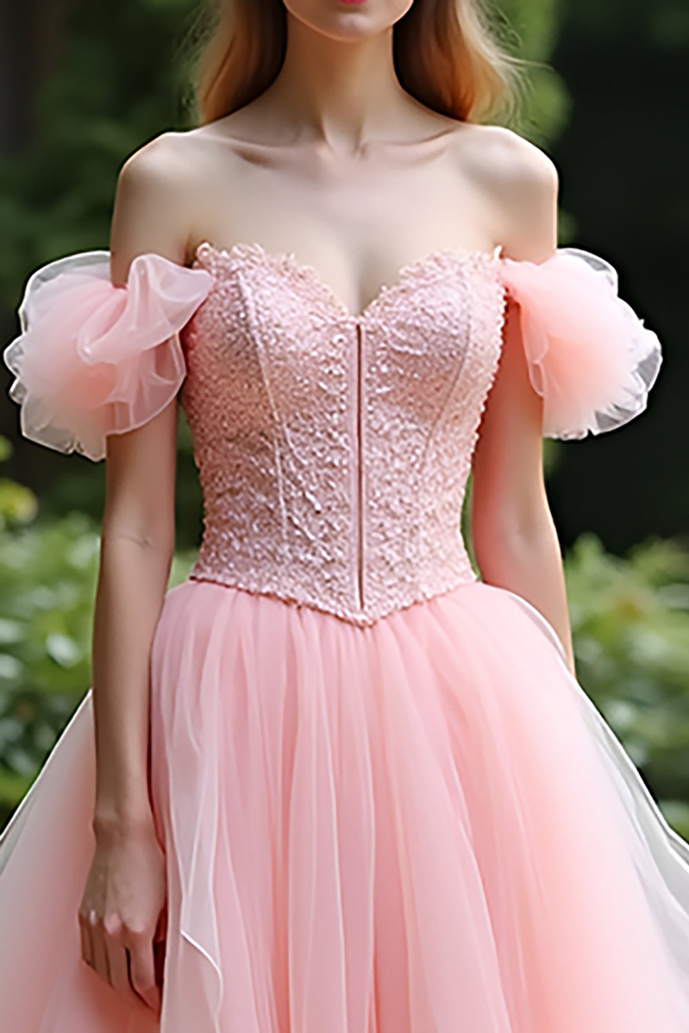 Vestido de fiesta largo de tul con encaje y volantes en color rosa