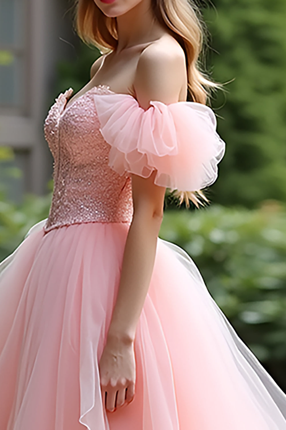 Vestido de fiesta largo de tul con encaje y volantes en color rosa