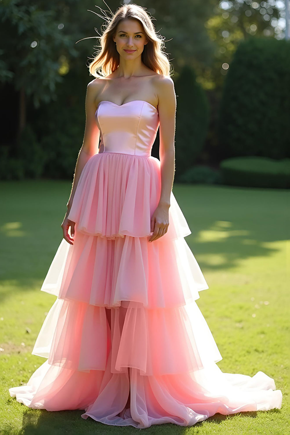 Rosa trägerloses, gestuftes, langes A-Linien-Abendkleid