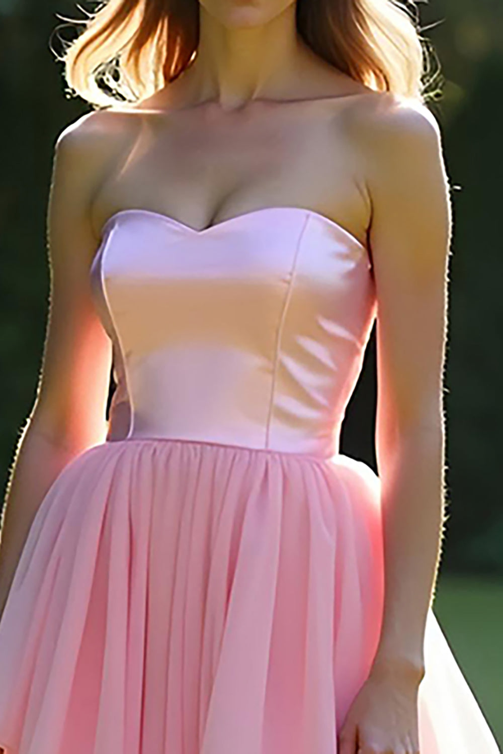 Rosa trägerloses, gestuftes, langes A-Linien-Abendkleid
