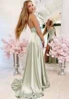 Ärmelloses, bodenlanges A-Linien-Abendkleid aus Charmeuse mit Wasserfallausschnitt und Faltenschlitz