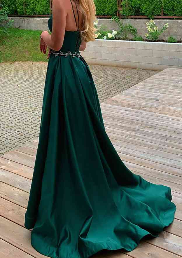 Ärmelloses A-Linien-Abendkleid aus Satin mit V-Ausschnitt, Schleppe, Taschen und Taillenschlitz