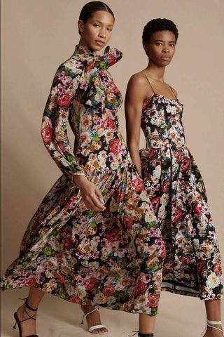 Vestido midi con cuello alto y estampado floral 