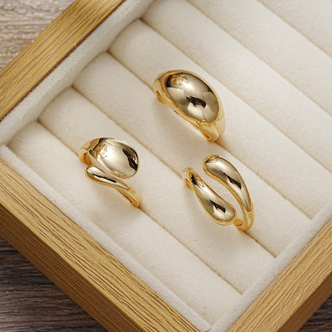 Offenes Ringset mit unregelmäßigen Linien 