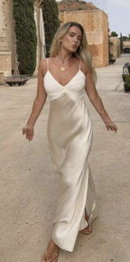 Vestido de fiesta largo con tirantes finos y corte sirena