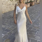 Vestido de fiesta largo con tirantes finos y corte sirena