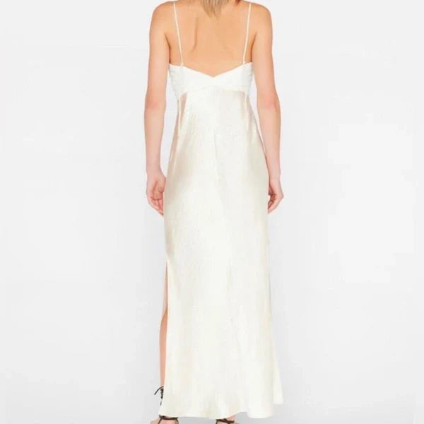 Vestido de fiesta largo con tirantes finos y corte sirena