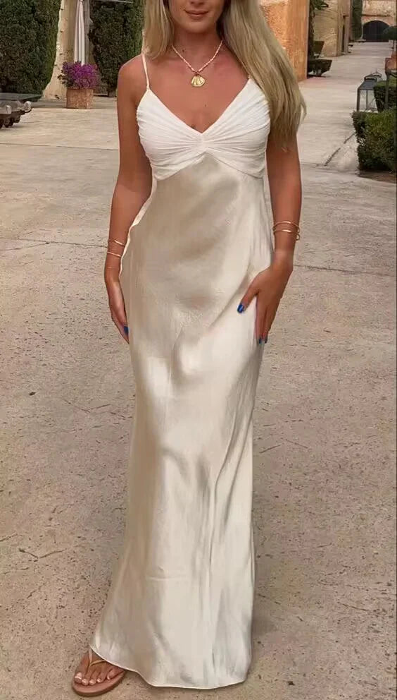 Vestido de fiesta largo con tirantes finos y corte sirena