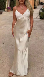 Vestido de fiesta largo con tirantes finos y corte sirena