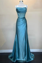 Vestido de fiesta largo verde con tirantes finos y espalda cruzada de sirena