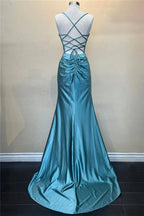 Vestido de fiesta largo verde con tirantes finos y espalda cruzada de sirena