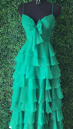 Langes Chiffon-Abendkleid mit Schleife am Oberteil und Rüschenrock