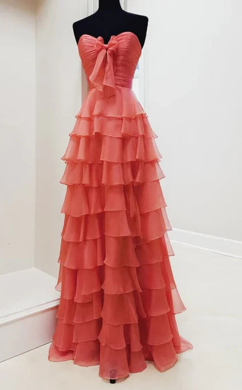 Langes Chiffon-Abendkleid mit Schleife am Oberteil und Rüschenrock