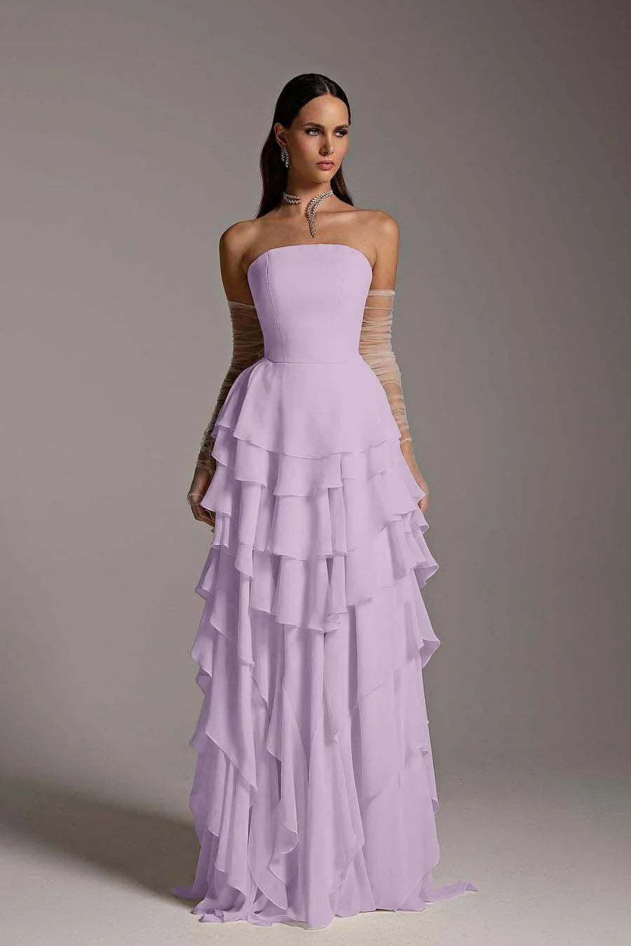 Bezauberndes, trägerloses, ärmelloses, langes Rüschen-Abendkleid