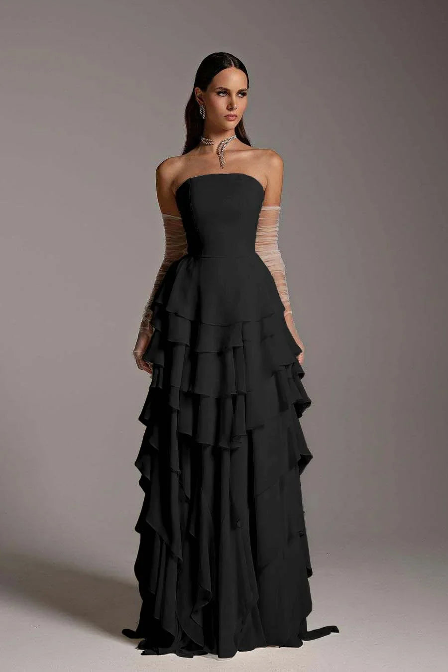 Bezauberndes, trägerloses, ärmelloses, langes Rüschen-Abendkleid