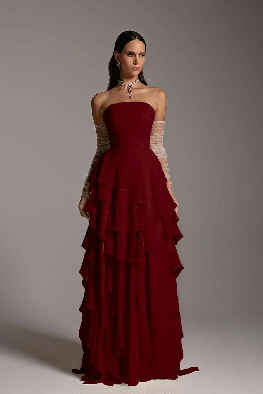 Bezauberndes, trägerloses, ärmelloses, langes Rüschen-Abendkleid