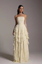 Bezauberndes, trägerloses, ärmelloses, langes Rüschen-Abendkleid