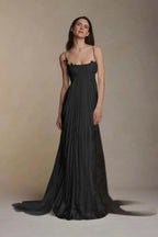 Vestido de fiesta largo sin mangas con tirantes finos y apliques