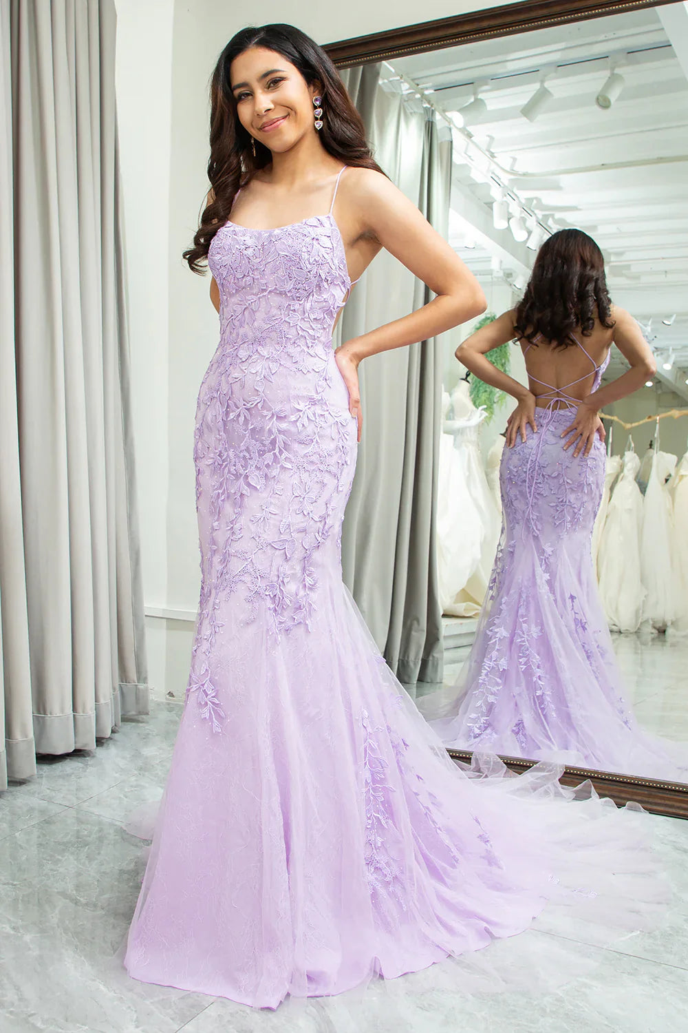 Meerjungfrauen-Abendkleid mit Spaghettiträgern und Applikationen