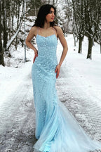 Meerjungfrauen-Abendkleid mit Spaghettiträgern und Applikationen