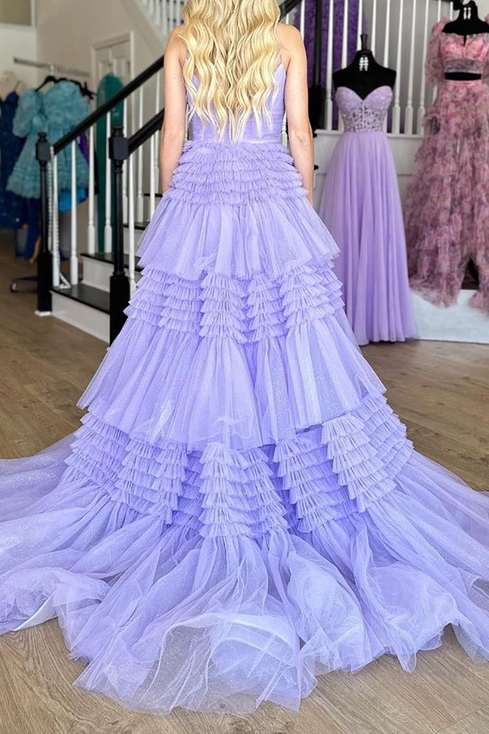 Vestido de fiesta largo rosa con tirantes finos y corte en A y abertura