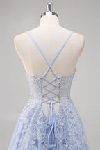 Vestido de fiesta largo de tul con cuentas y tirantes finos en forma de A con abertura