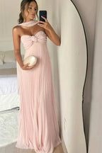 Elegantes, langes, rosafarbenes A-Linien-Abendkleid mit Rüschen und Herzausschnitt