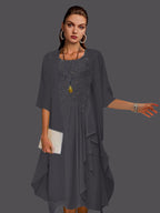 Zweiteiliges, ärmelloses A-Linien-Kleid aus Chiffonspitze mit Faltenapplikationen 