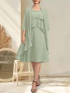 A-Linien-Chiffonkleid mit Rundhalsausschnitt und Perlenstickerei, knielang, für die Mutter der Braut