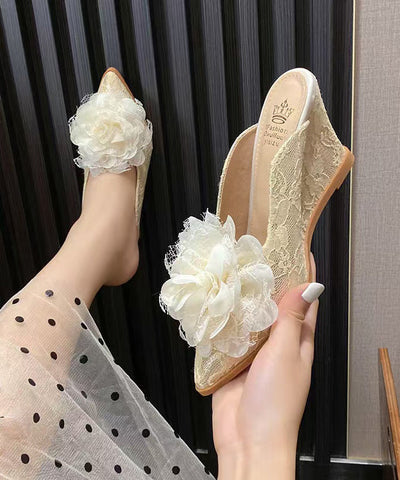 Sandalias de cuña alta con encaje y diseño floral color albaricoque 