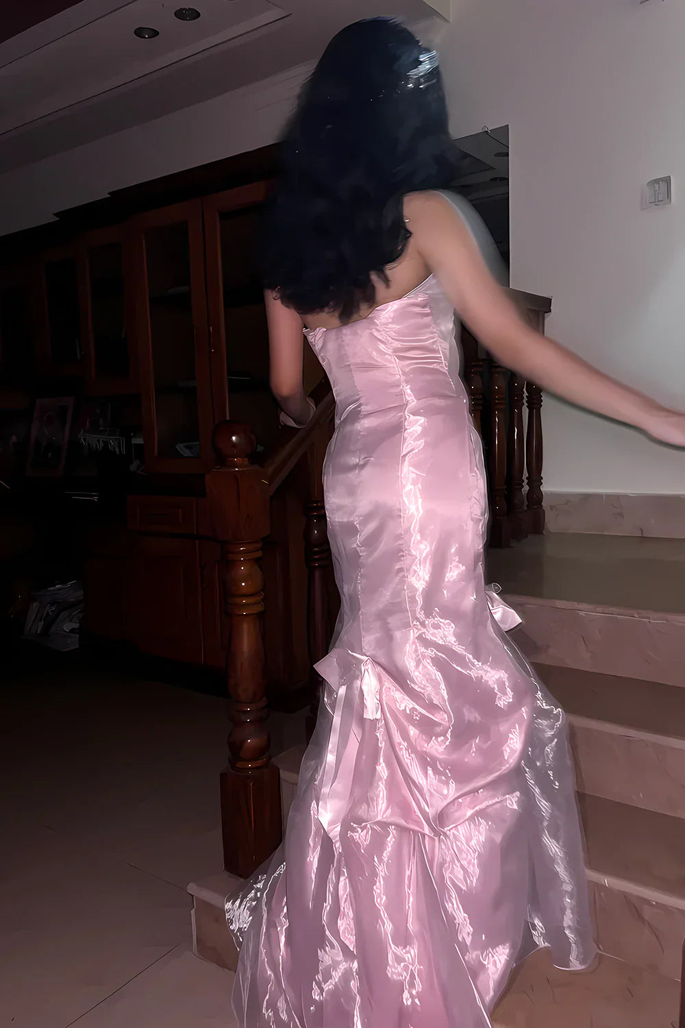 Vestido largo de fiesta sirena sin tirantes con volantes
