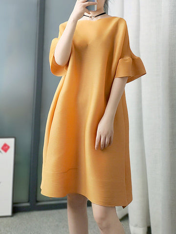 Elegante selección de vestidos midi de cuello redondo, color liso, plisados, con mangas acampanadas y corte A 