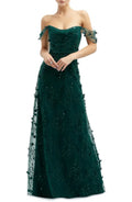 Vestido con hombros descubiertos bordado en 3D