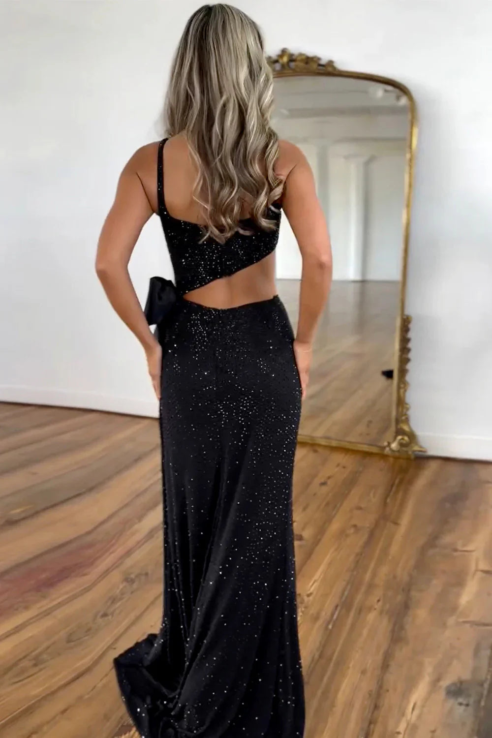 Sexy Black Mermaid Spaghetti Straps Cutout Waist Long Beaded Prom Dress