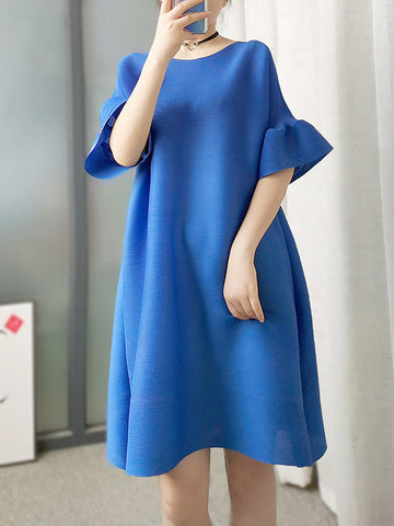 Elegante selección de vestidos midi de cuello redondo, color liso, plisados, con mangas acampanadas y corte A 