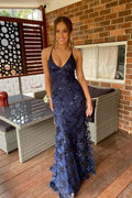 Vestido de fiesta formal largo de sirena azul marino de tul y lentejuelas con escote en V y espalda con cordones