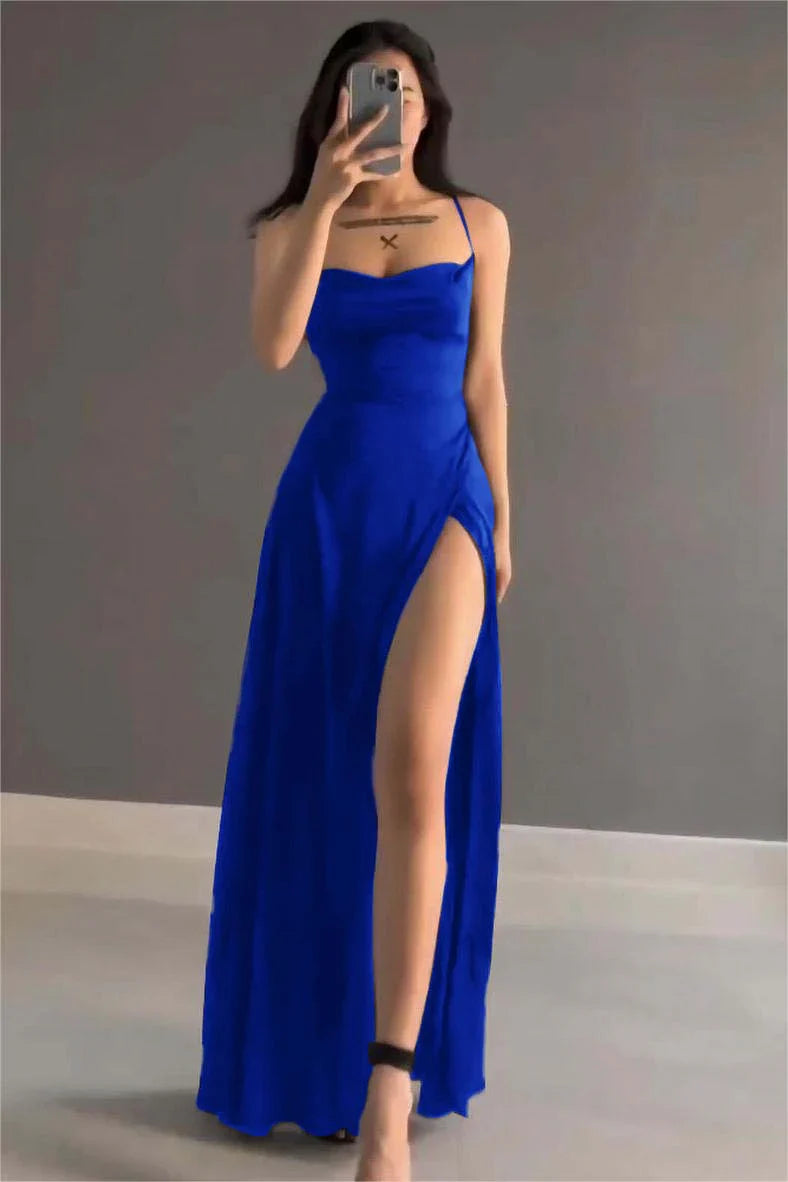 Einfaches, langes Ballkleid mit Spaghettiträgern und Schlitz am Rücken