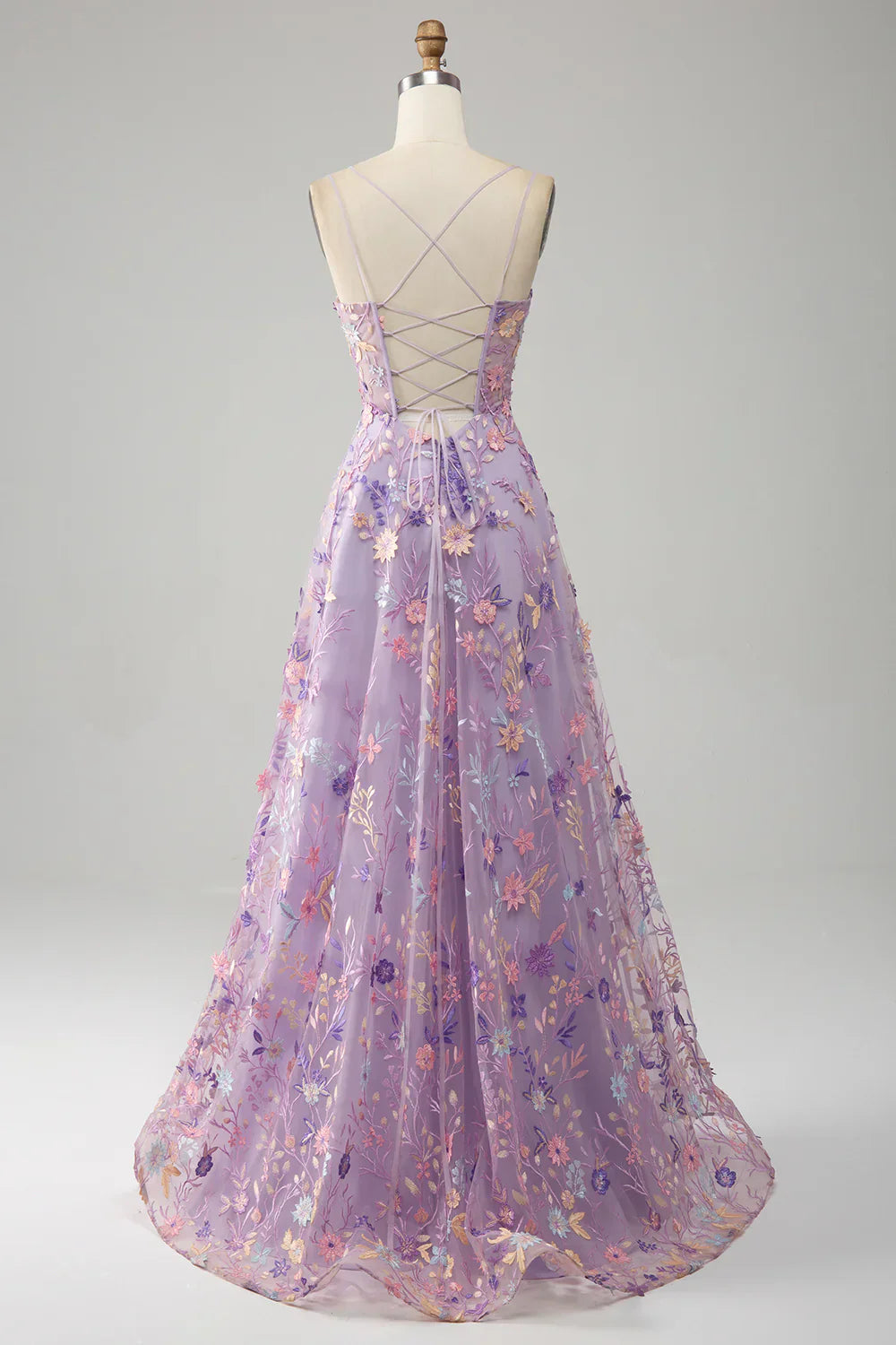 Vestido de fiesta de tul color malva con abertura frontal y tirantes finos en forma de A