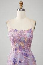 Vestido de fiesta de tul color malva con abertura frontal y tirantes finos en forma de A