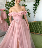 Rosa Kleid mit Blumen auf den Schultern - 2