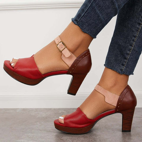 Sandalen mit klobigem Blockabsatz und offenen Zehenpartien 