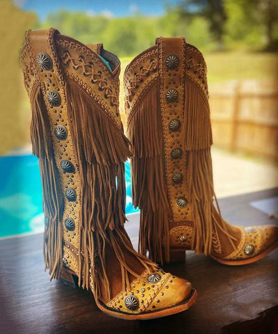 Braune Cowboystiefel mit Quastenstickerei und klobiger Sohle 
