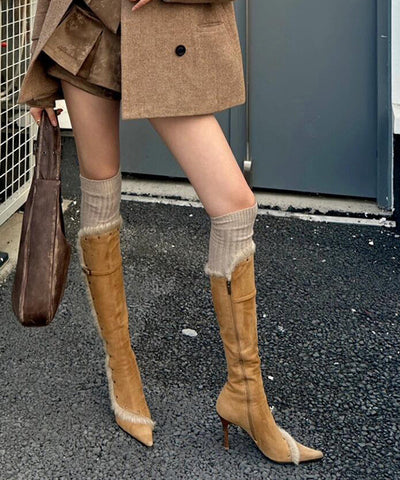 Feine Spleiß-Stiletto-Stiefel aus gelbem Wildleder mit flauschiger Wolle gefüttert und spitzer Zehenpartie 